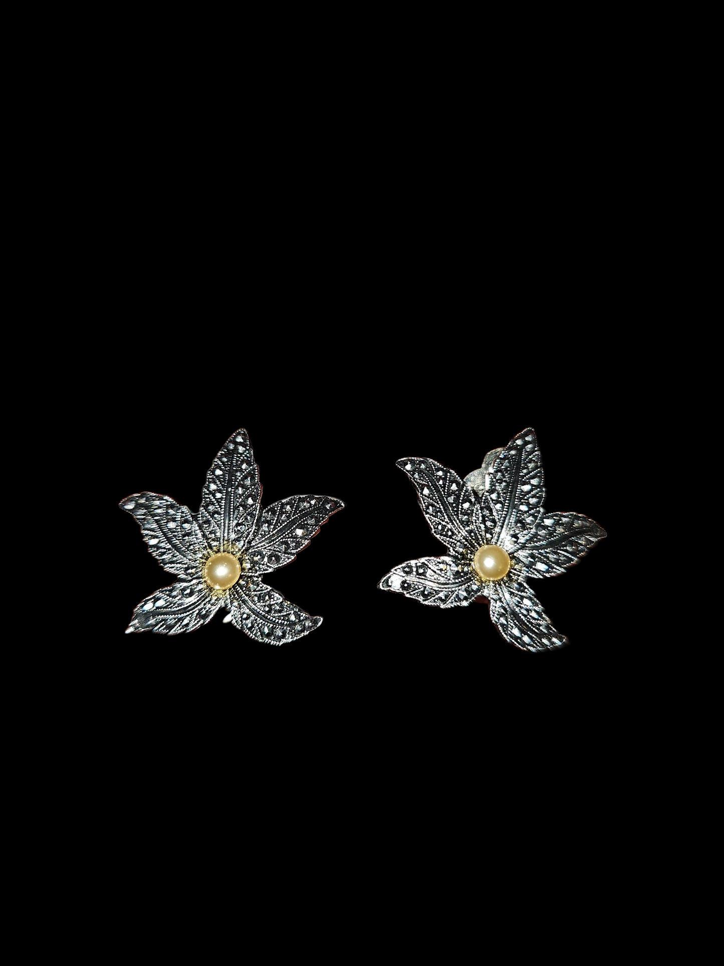 Silver "Maple Leaf" Necklace 16" & Earring set