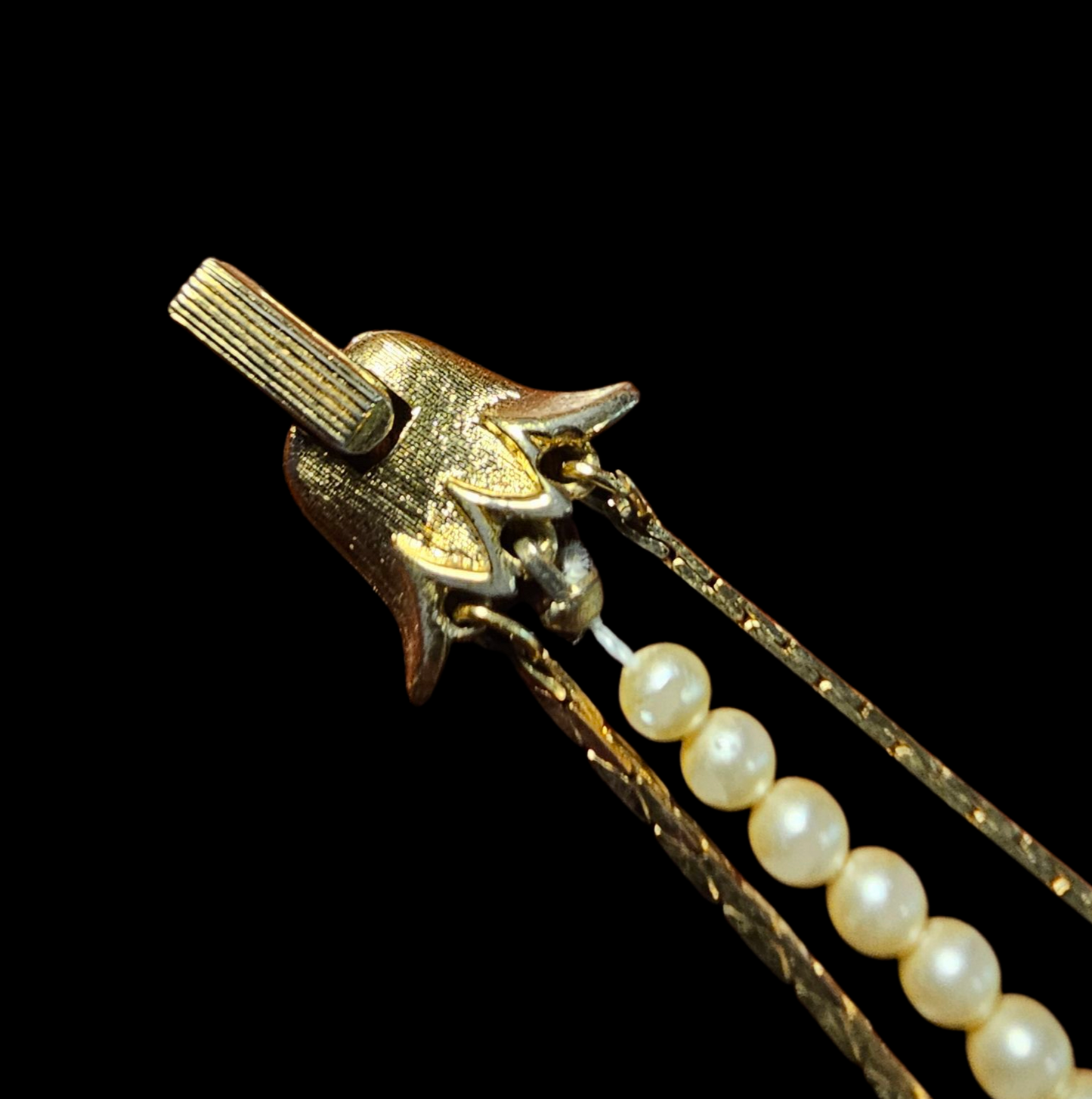 Trifari Bracelet 7" gold herringbone & faux pearl