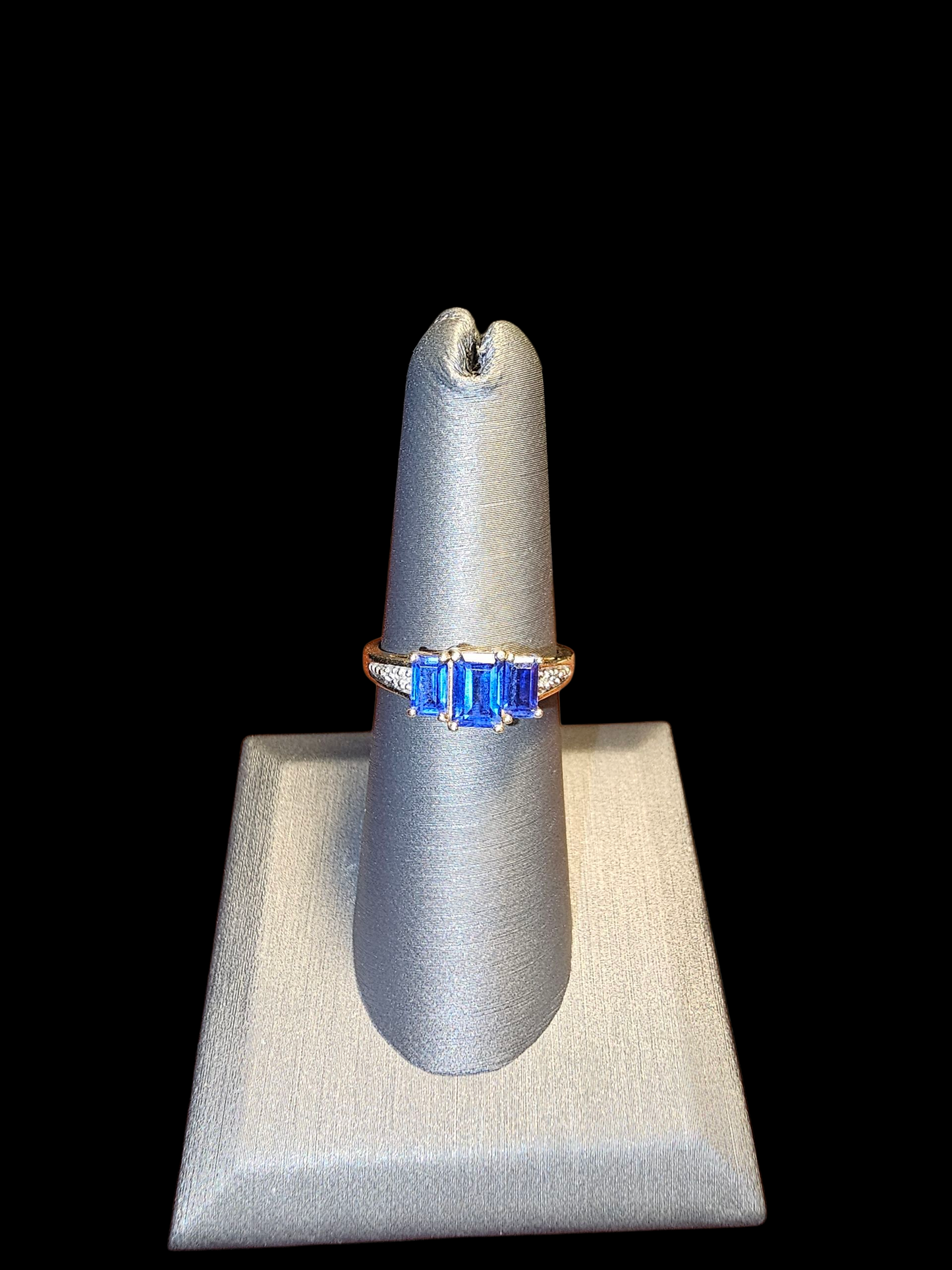 Sapphire and diamond ring
