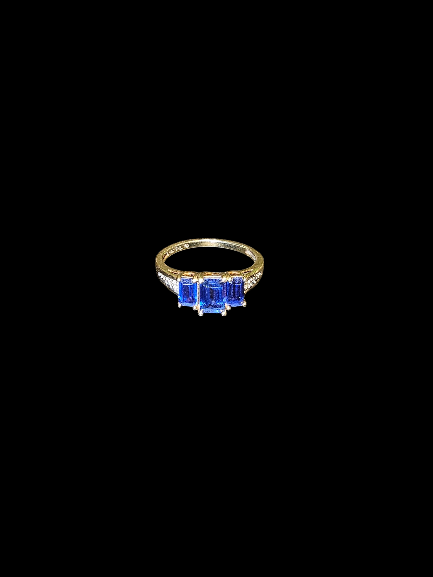 Sapphire and diamond ring
