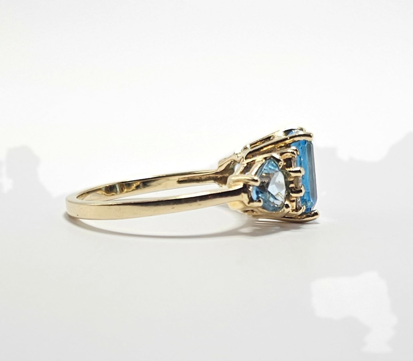Blue topaz and diamond ring 14k yellow gold