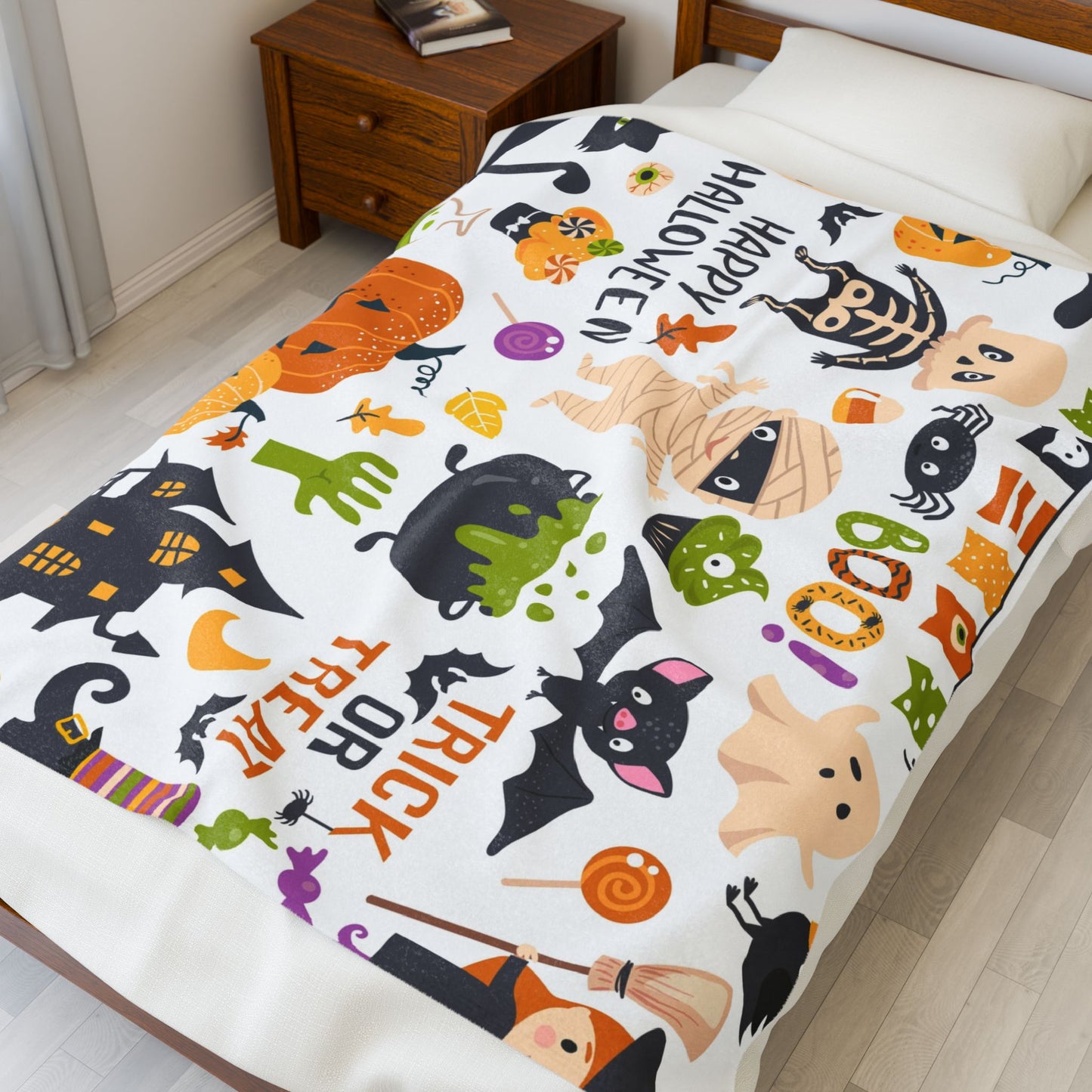 Halloween Plush Blanket, Soft, Cozy Throw for Kids, Trick or Treat Decor, Perfect for Fall Celebrations, Cartoon Monsters Design