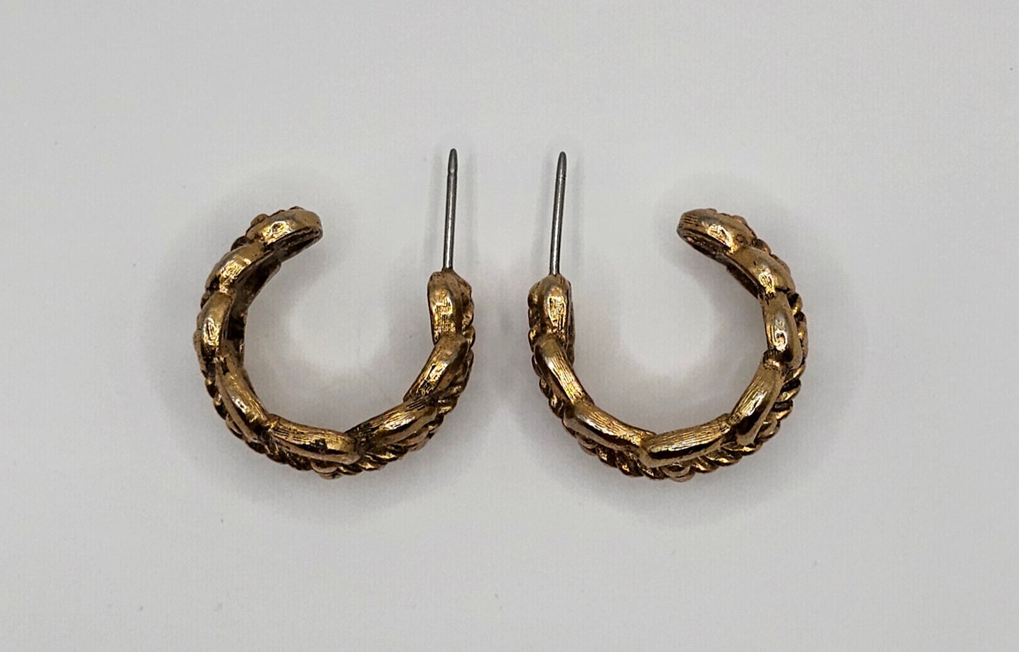 Vintage Avon Gold Tone Earrings